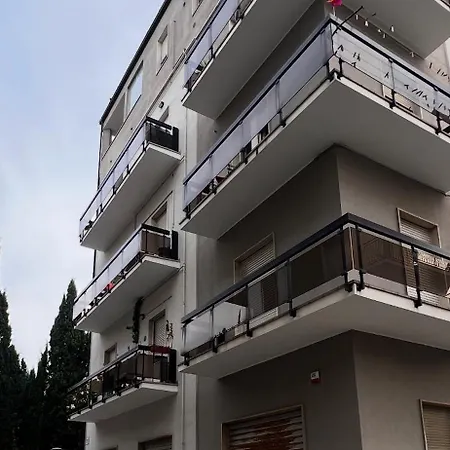 Πανσιόν Dionisio 7